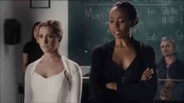 Erica Ash and Ashley Tisdale en Scary Movie.