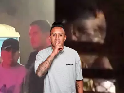 Christian Cueva fue captado bebiendo y fumando en Trujillo.