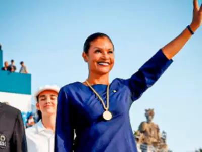 Cecilia Tait entrega medallas en los Juegos Olmpicos Pars 2024.