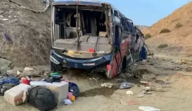 Bus cae al abismo en Piura