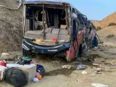 Bus cae al abismo en Piura