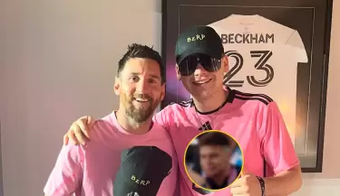 Bizarrap causa furor en el partido de ftbol de Messi al aparecer sin gorra ni lentes.