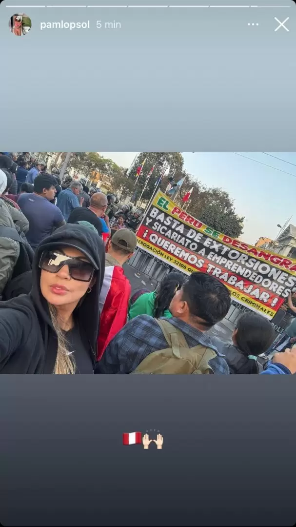 Pamela Lpez comparte foto junto a manifestantes. (Instagram)